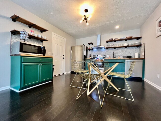 Building Photo - Fully Furnished Home with great location