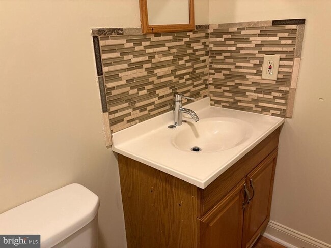 Building Photo - 330 E Chestnut St