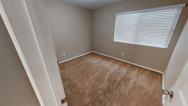 Building Photo - Available now! Awesome 4/2 Single Story home in the heart of Loma Linda for Lease!
