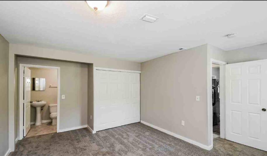 Building Photo - 9043 9th Ave