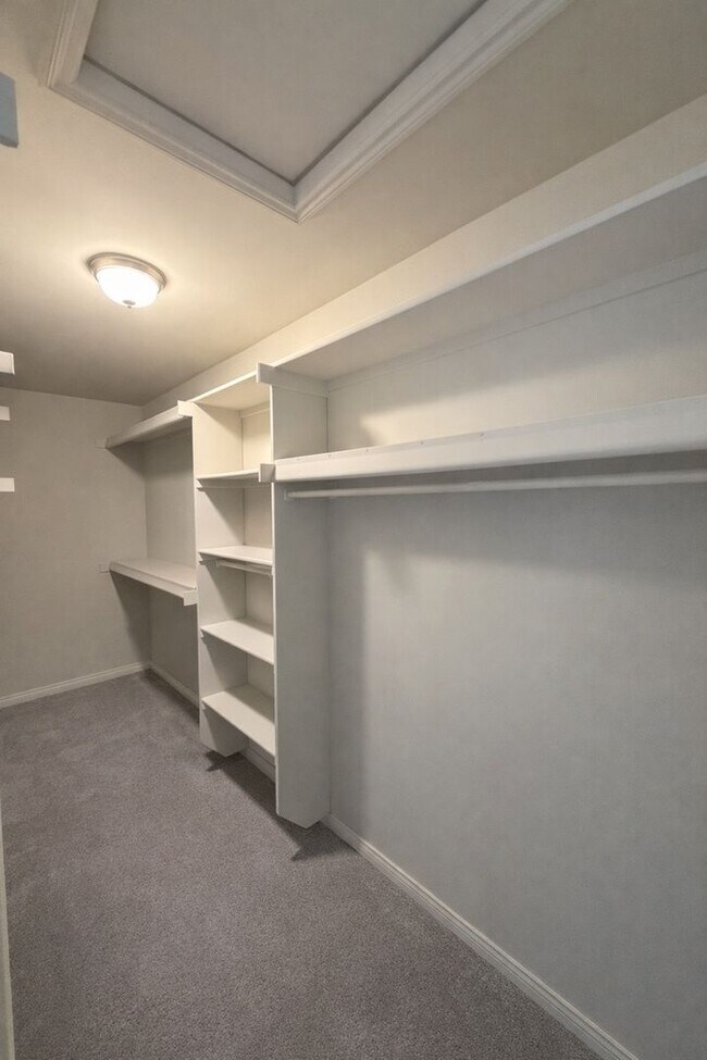 Building Photo - 13776 Grandeur Ave