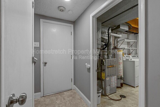 Building Photo - 33 Pershing Lake Dr