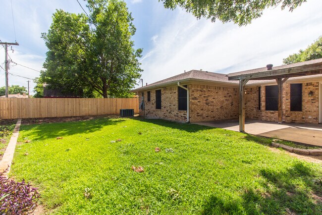 Building Photo - 5203 El Rancho Dr, Arlington
