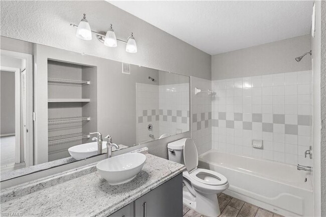 Building Photo - 11561 Villa Grand