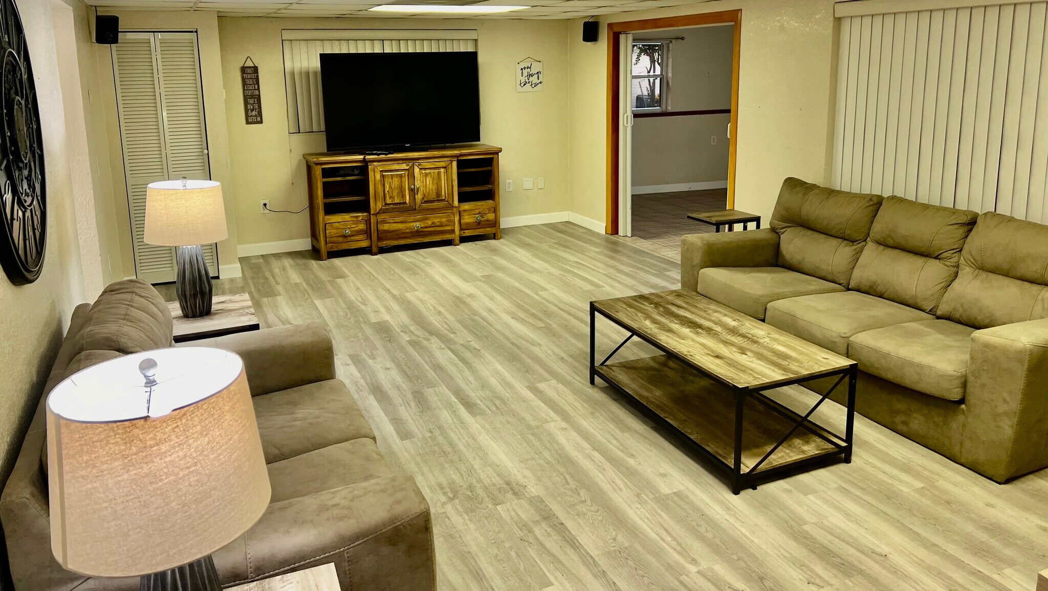 Living room - 15848 Lake Iola Rd
