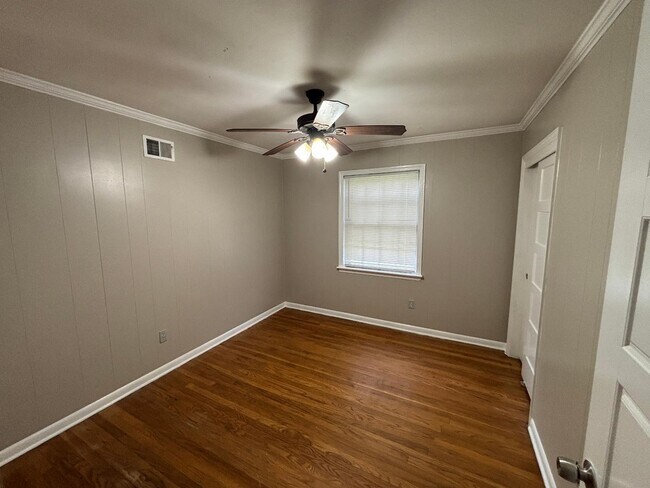 Building Photo - 3065 Earnett St