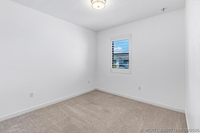 Building Photo - 14131 SW Thorens Dr