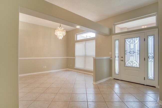 Building Photo - 2042 Hamilton Crossing Dr