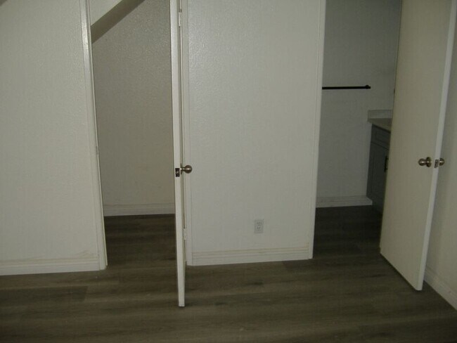 Building Photo - 28701 Calle Del Lago