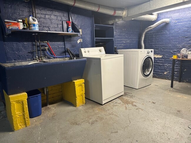 Building Photo - 437 Clark St