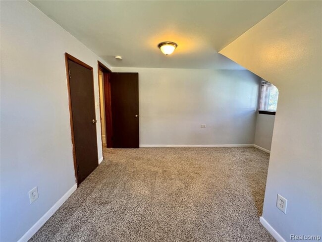 Building Photo - 834 E Cross St