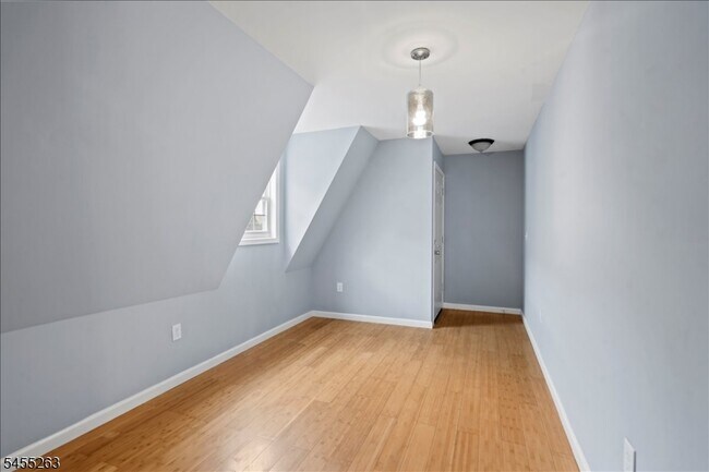 Building Photo - 46 Halsted St