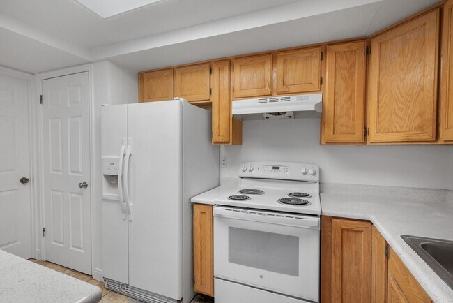 Building Photo - 8566-8568-8568 Wasatch Blvd