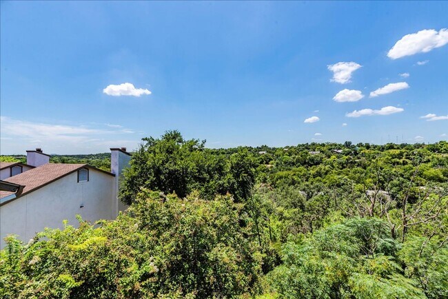 Building Photo - Welcome to the Northwest Hills 2 bd/2 bath condo