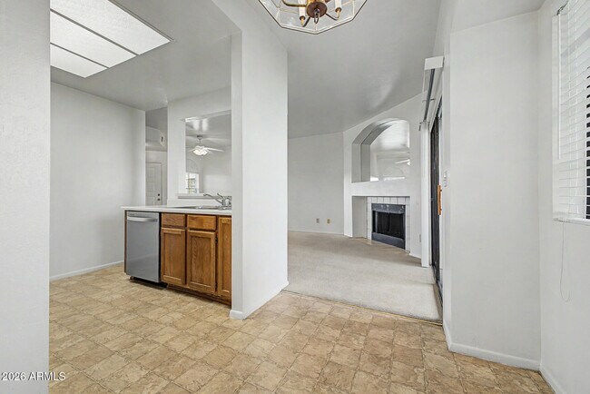Building Photo - 930 N Mesa Dr