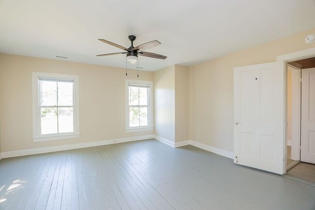 Building Photo - 3963 Oakleys Ln