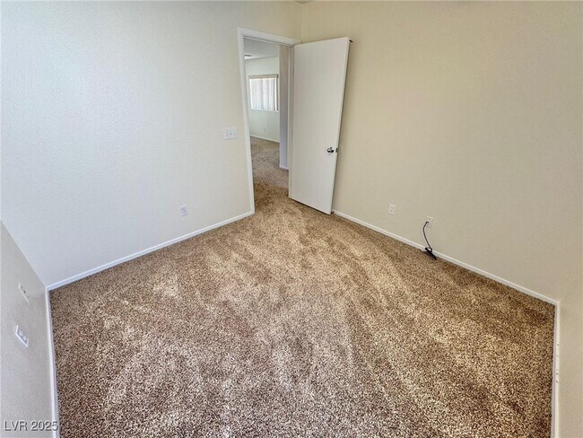 Building Photo - 932 Ribbon Grass Ave