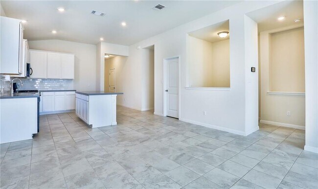 Building Photo - 637 Gabrielle Anne Dr