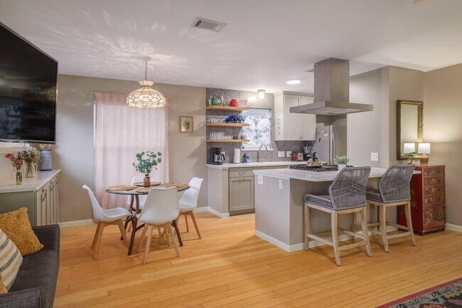 Building Photo - 2906 Westhill Dr