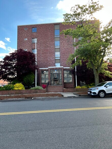 Building Photo - 95 Nahant St