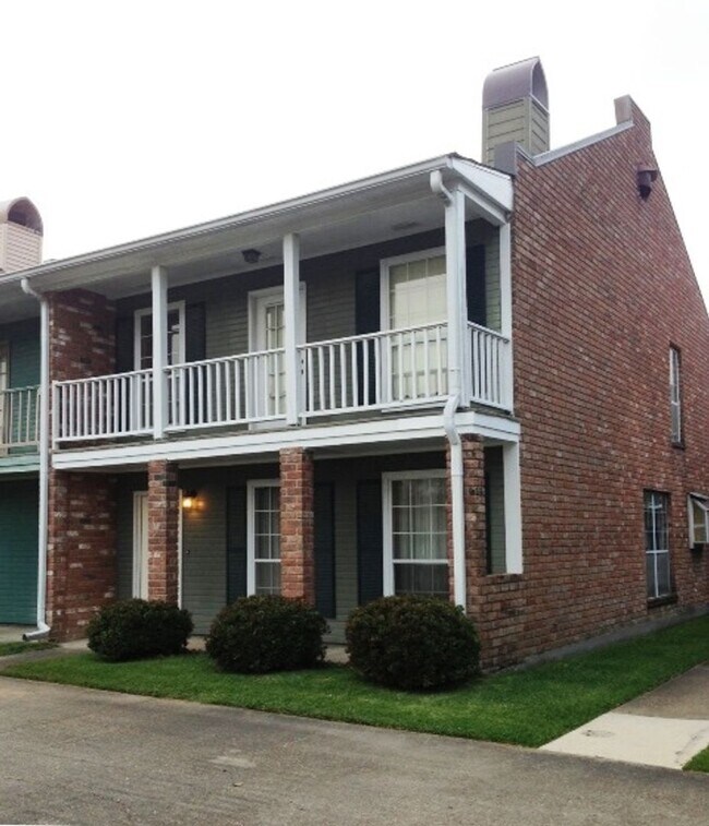 Building Photo - W/S/T included! Dbl garage! 2BR/2.5BA with...