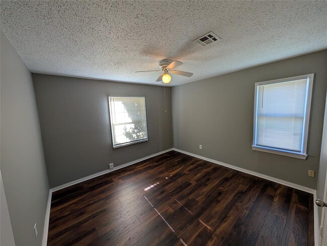 Building Photo - 1701 Sandra Dr