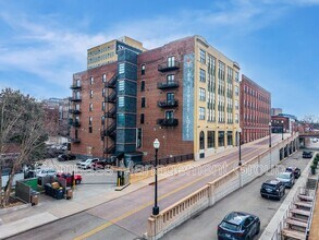 Building Photo - 220 W Jackson Ave