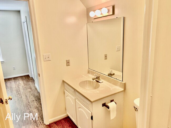 Building Photo - 1180 Fox Ridge Dr