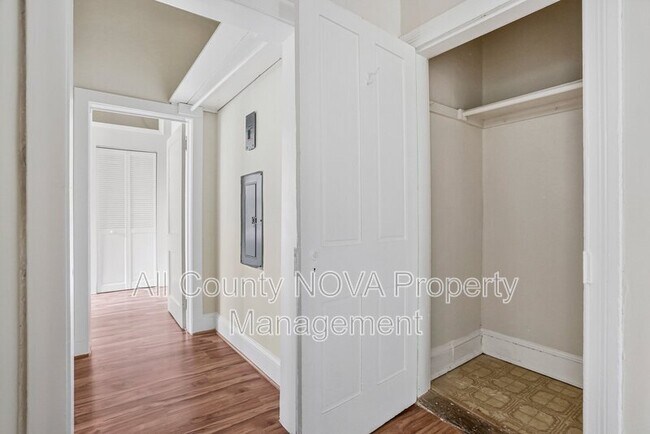 Building Photo - 305 9th St