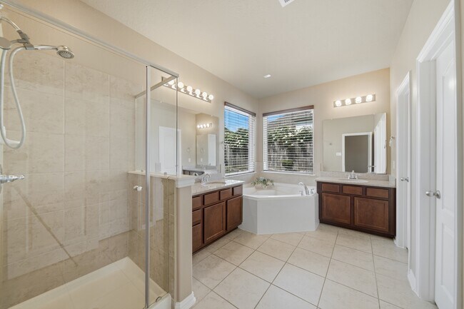 Building Photo - 2716 Sunshade Ct