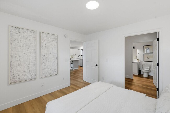 Building Photo - 6302 E Cochise Rd