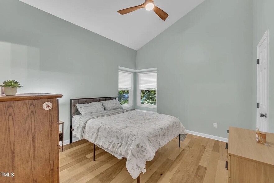Building Photo - Room in House on Tall Rock Ct