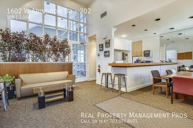 Building Photo - 1602 W Abingdon Dr