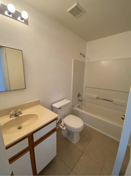 Building Photo - 1214 Champion Dr