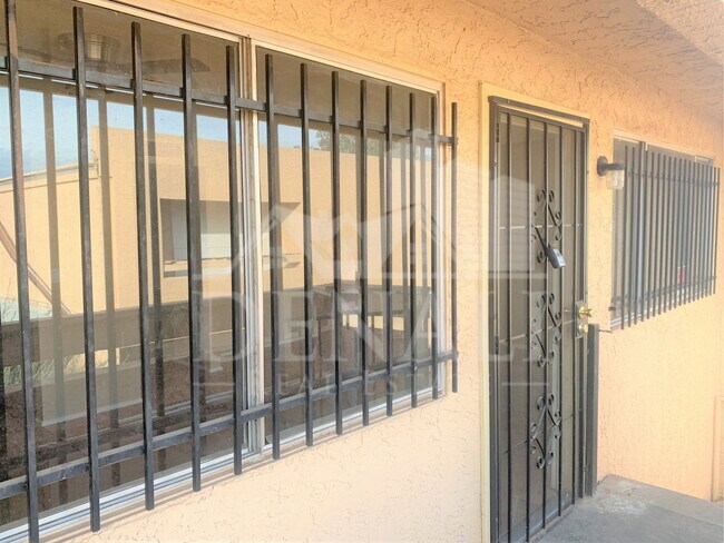 Building Photo - 2804 N 43rd Ave
