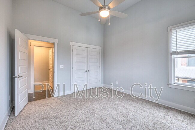 Building Photo - 1537B Battlefield Dr