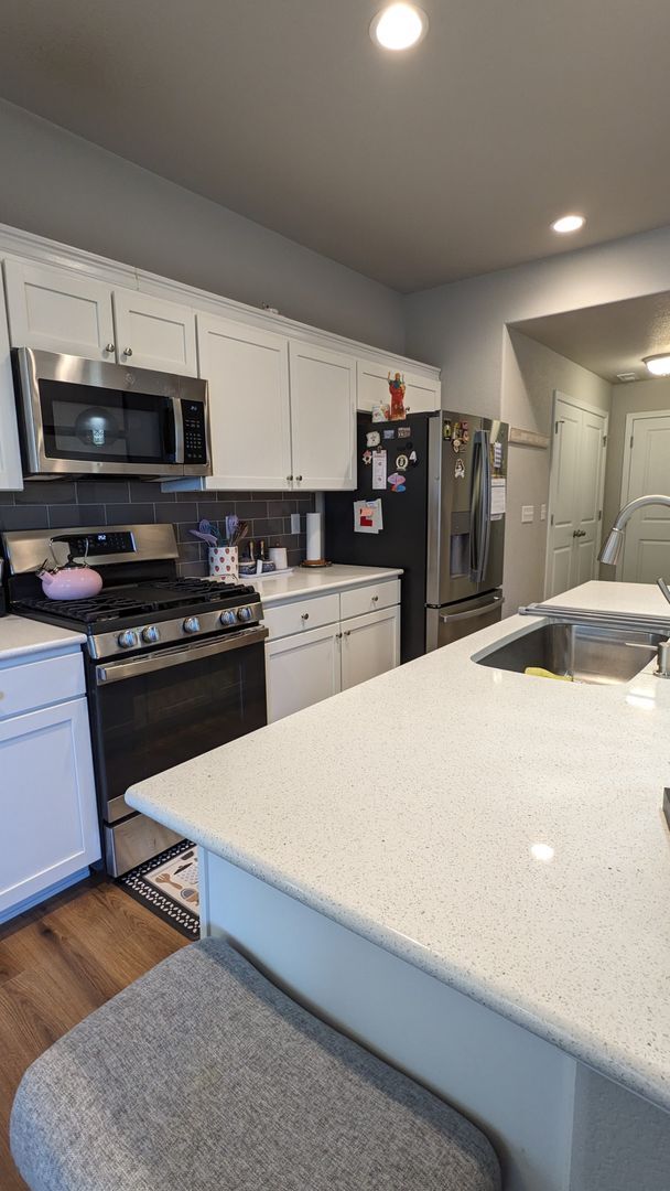 Building Photo - IMMACULATE 4 BED/2.5 BATH CUSTOM BUILT HOME IN SKYLINE RIDGE!