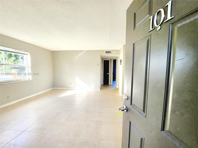 Building Photo - 191 SW 15th St