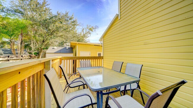 Building Photo - 14 Sanchez Ave