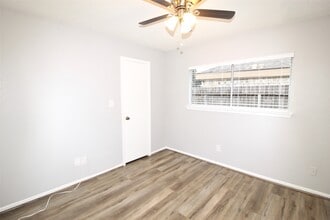 Building Photo - 2126 Highland Hills Dr