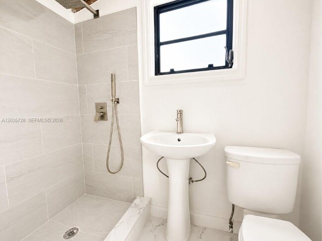 Building Photo - 401 S Shore Dr