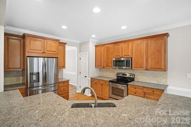 Building Photo - 704 Deercross Ln