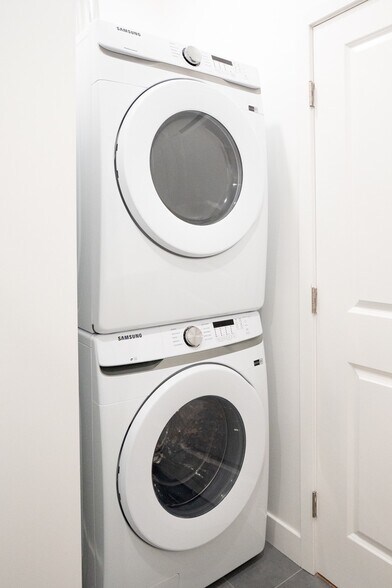 Building Photo - 4124 W Ave 42