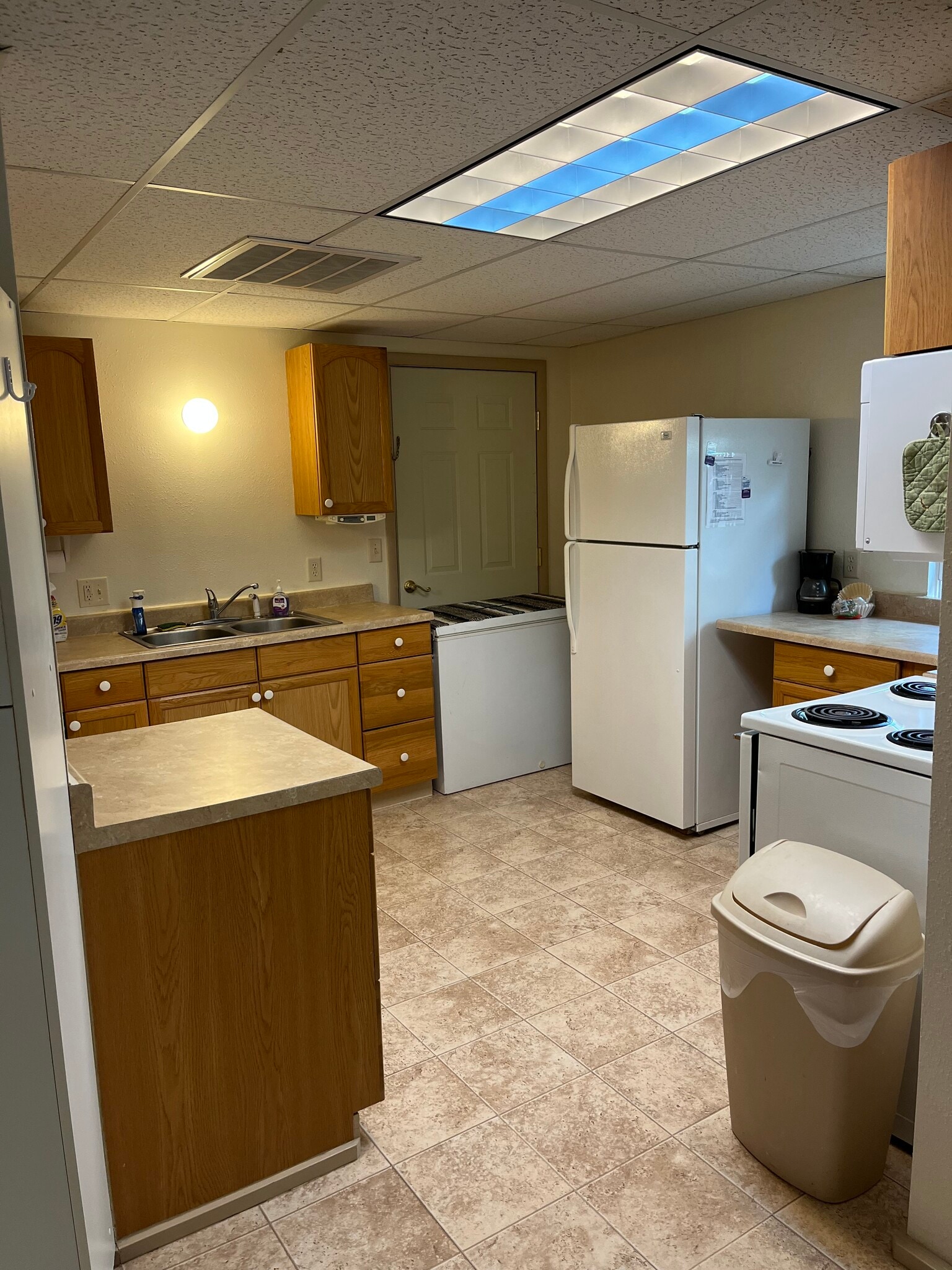 Building Photo - 1227 Parkhill Dr