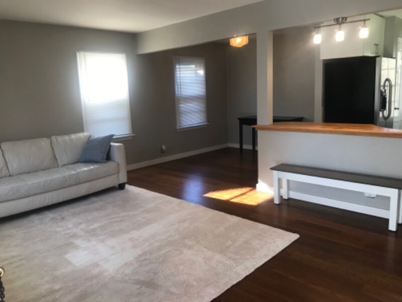 Building Photo - 825 Edgar Rd