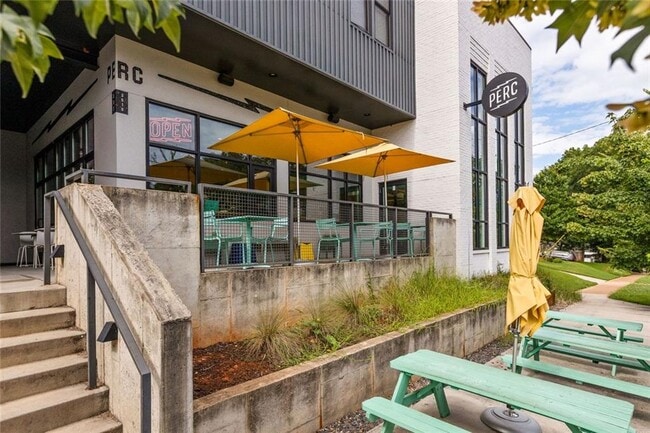 Building Photo - 2238 Ridgedale Rd NE