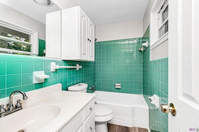 Building Photo - 8245 Rainbow Dr