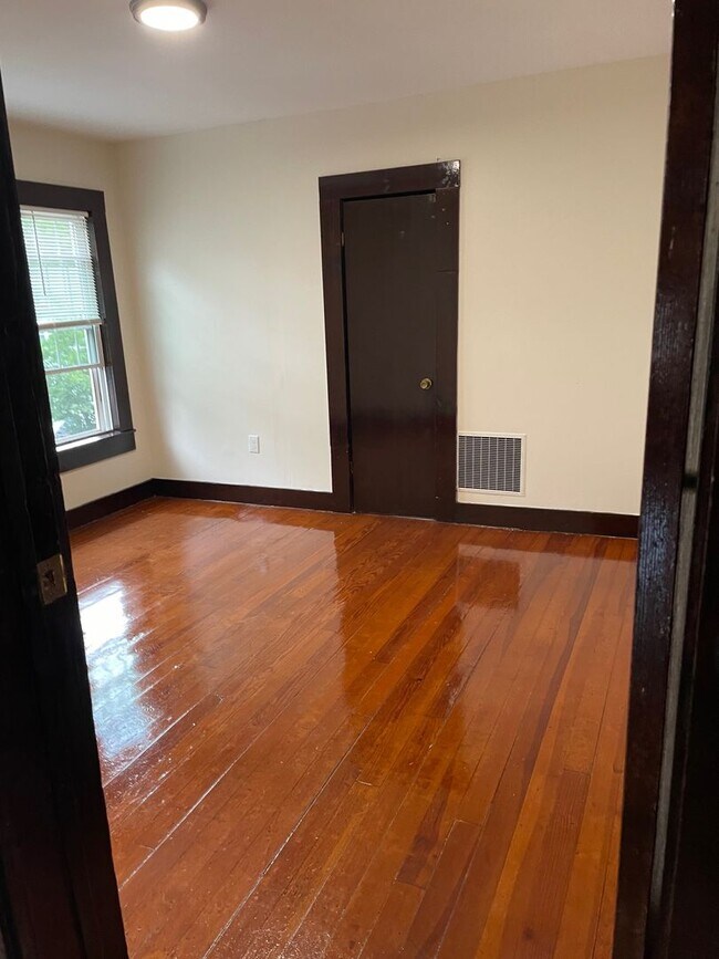 Building Photo - 236-238 College Street