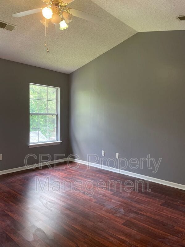Building Photo - 204 2 Pond Loop