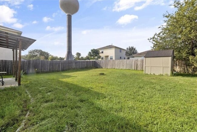 Building Photo - 15305 Mimebark Way